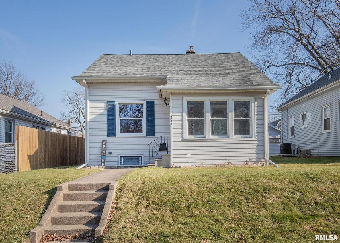 2348 6th Street Ct., East Moline, IL 61244