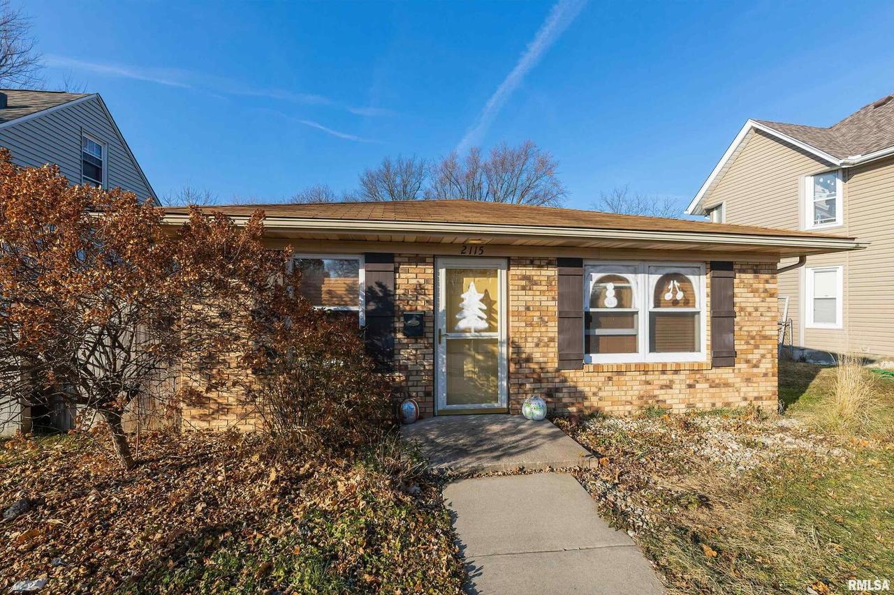 2115 3rd St., Moline, IL 61265