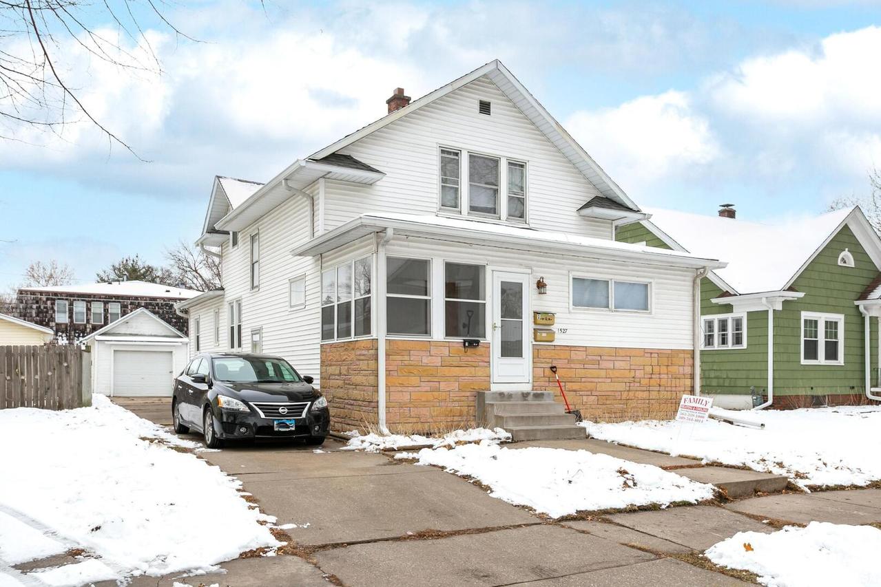 1527 37th St., Rock Island, IL 61201