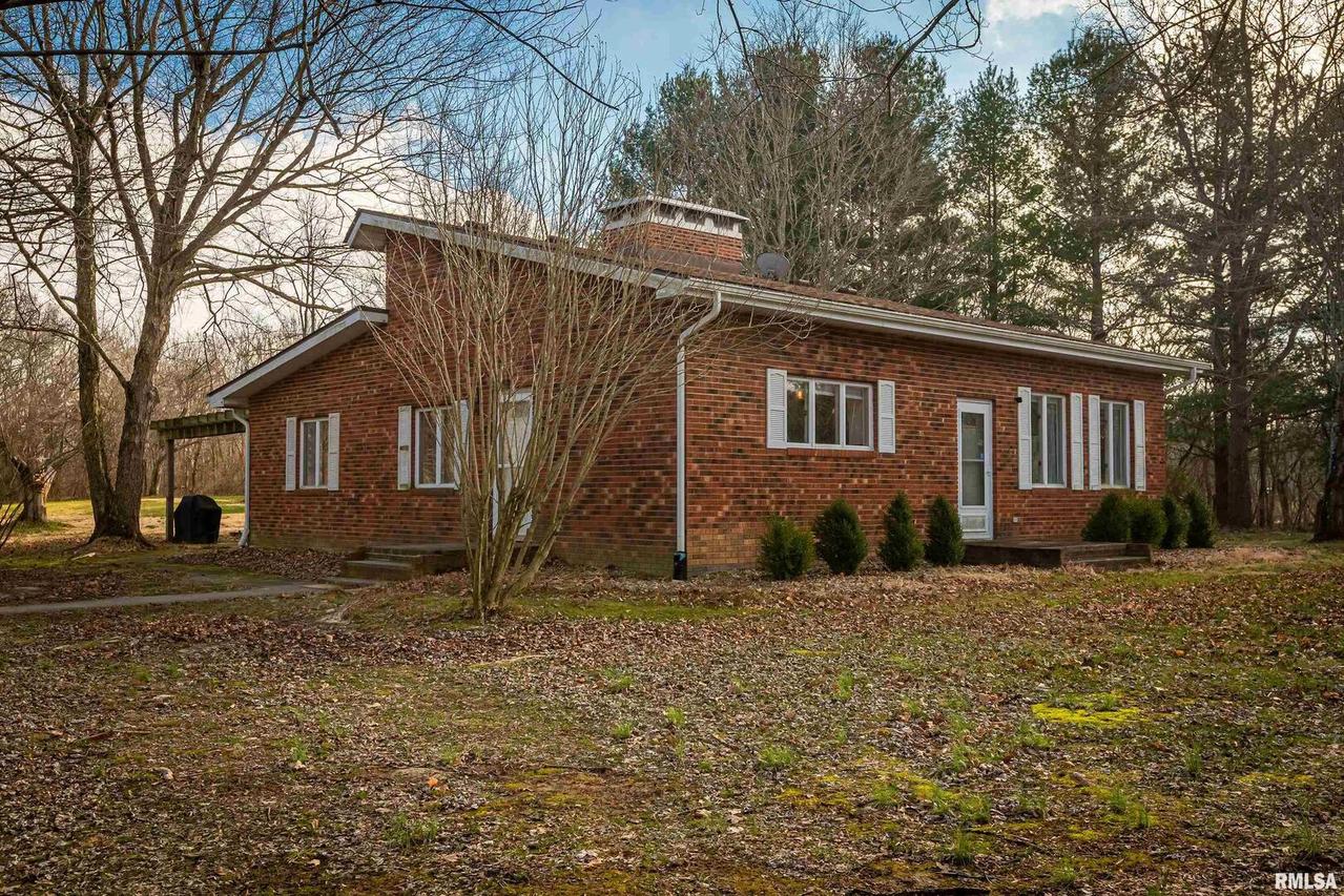 676 Pump House Rd., Murphysboro, IL 62966