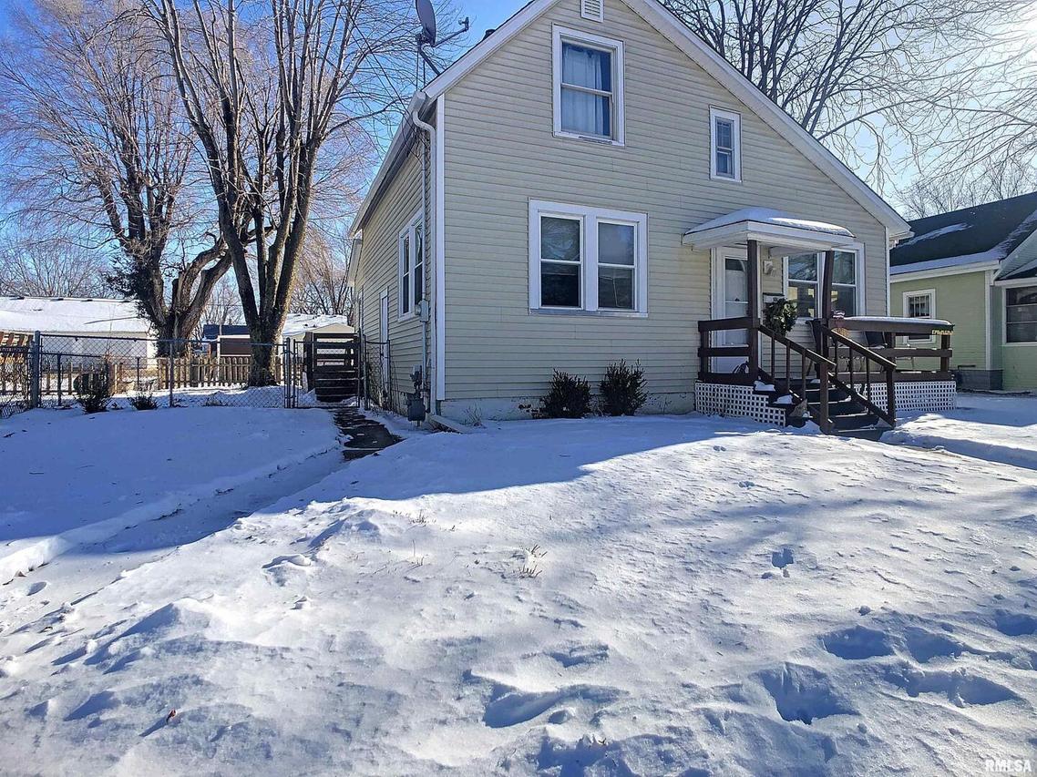 2434 4th St., Moline, IL 61265