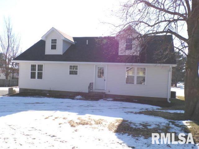 910 NW 2nd St., Aledo, IL 61231