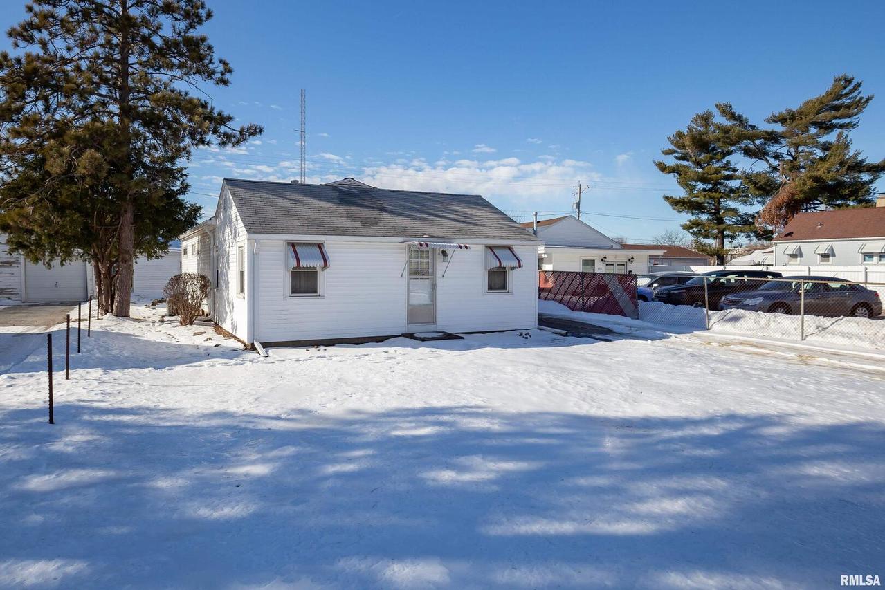 2315 44th St., Moline, IL 61265