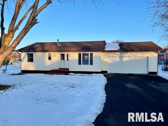 105 N 11th St., Fulton, IL 61252