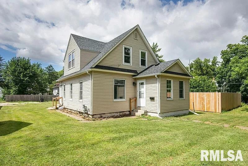 1304 25th St., Rock Island, IL 61201