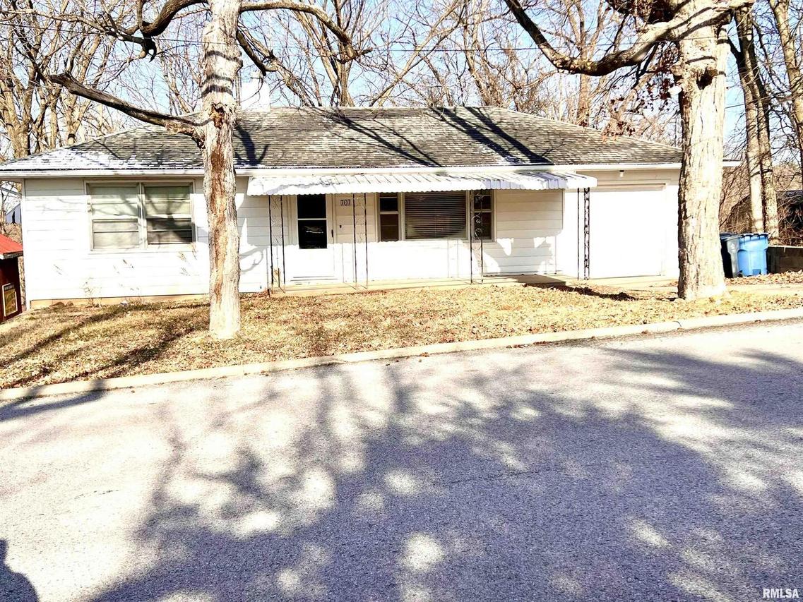 707 E Heacock St., Jonesboro, IL 62952