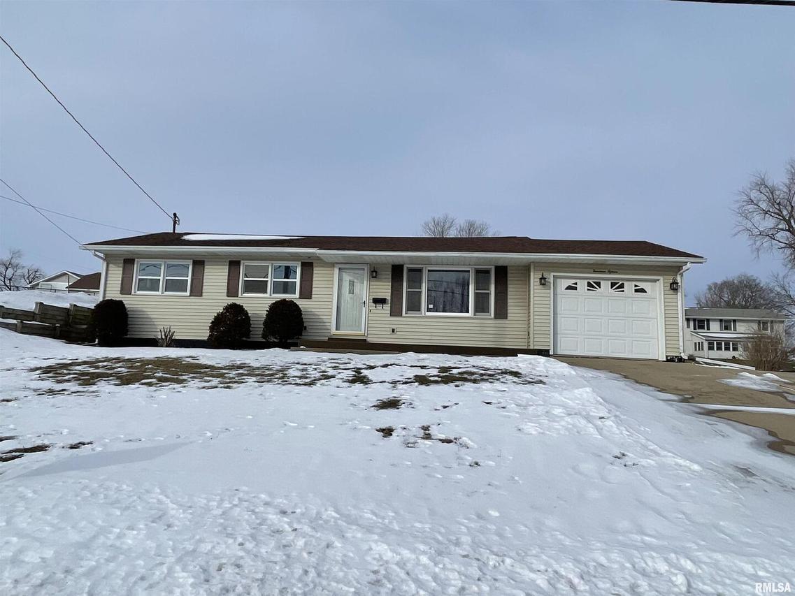 1415 10th Ave., Fulton, IL 61252