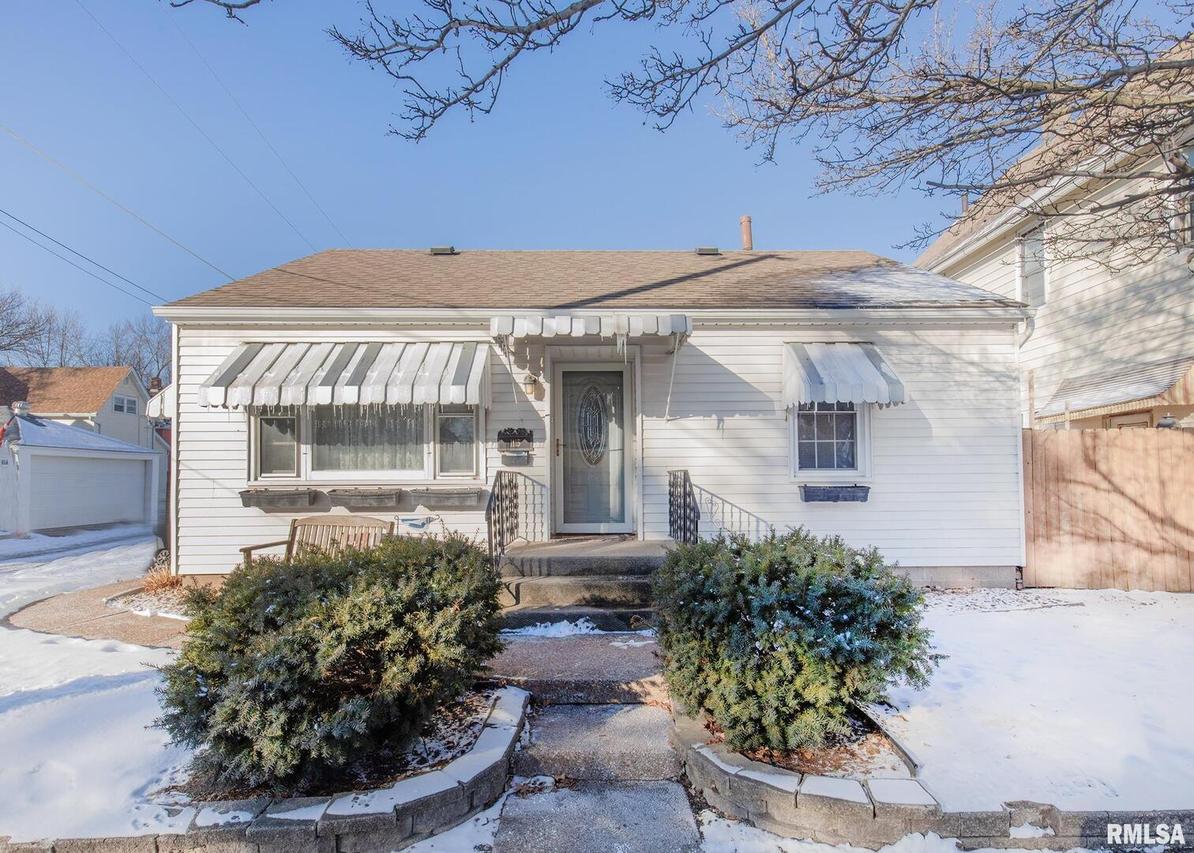 1115 16th Ave., Moline, IL 61265