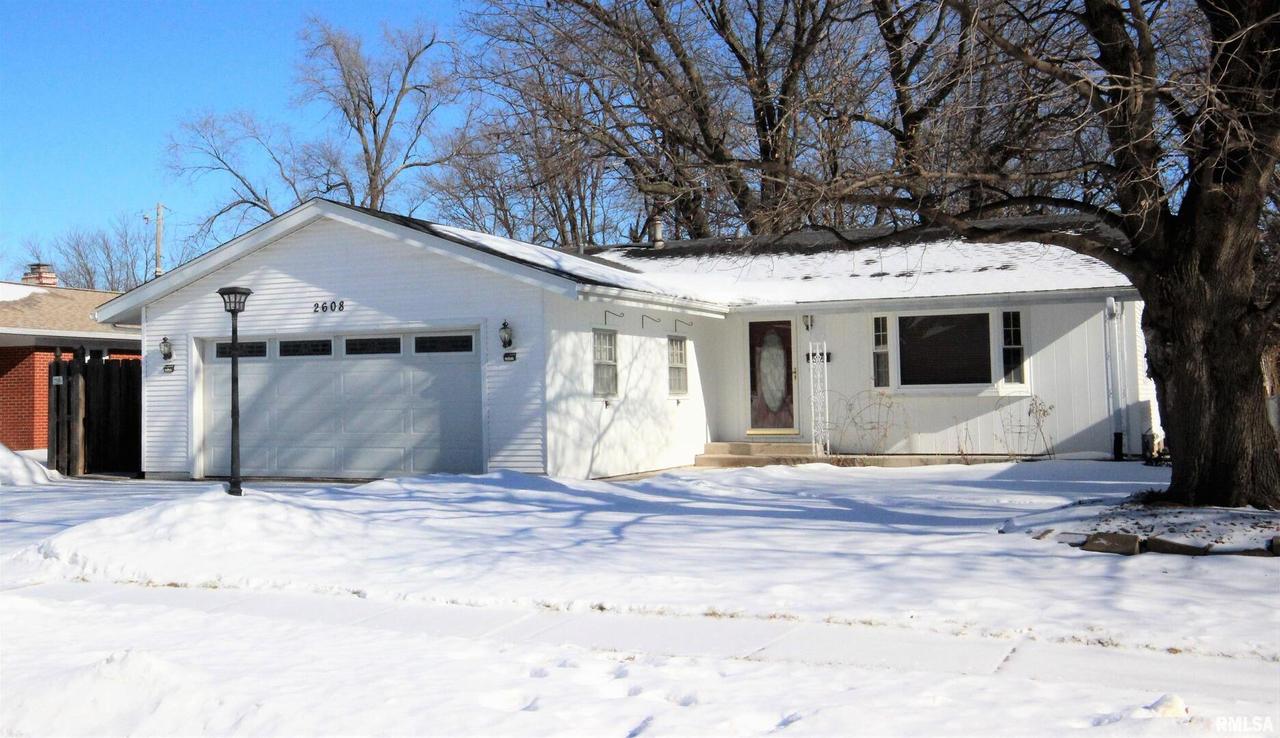 2608 44th Street Ct., Moline, IL 61265