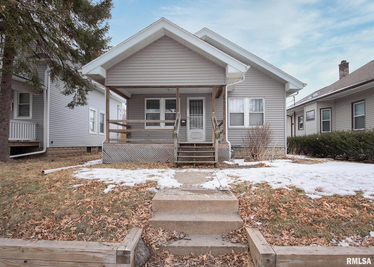 2907 12th Ave., Moline, IL 61265