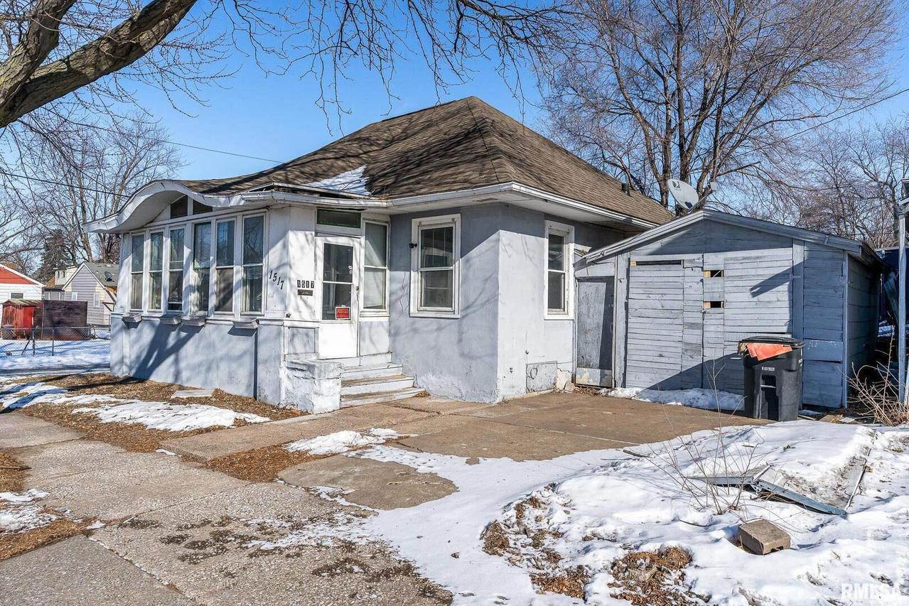 1517 10th St., Rock Island, IL 61201