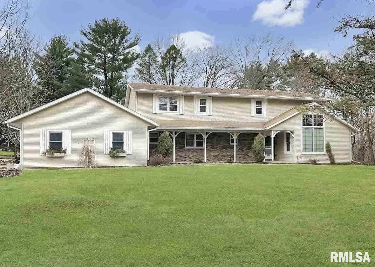 1517 Woodside Dr., Freeport, IL 61032