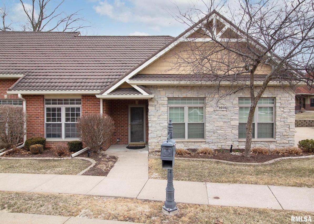 1010 2nd Street Ct., Moline, IL 61265
