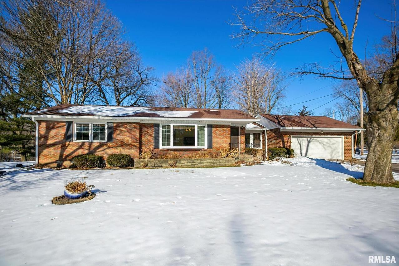 125 31st Ave., Moline, IL 61265