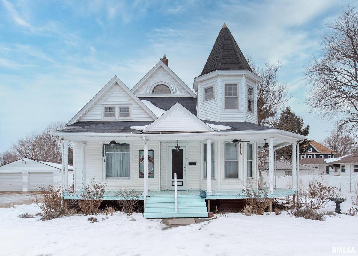 104 S West St., Cambridge, IL 61238