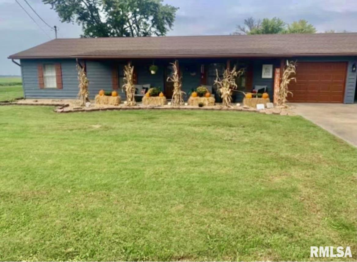 307 Kings Ave., Ewing, IL 62836