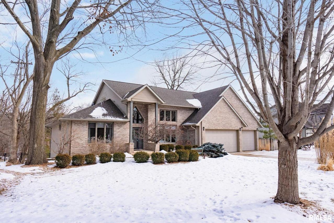 2710 8th Street Ct., Moline, IL 61265