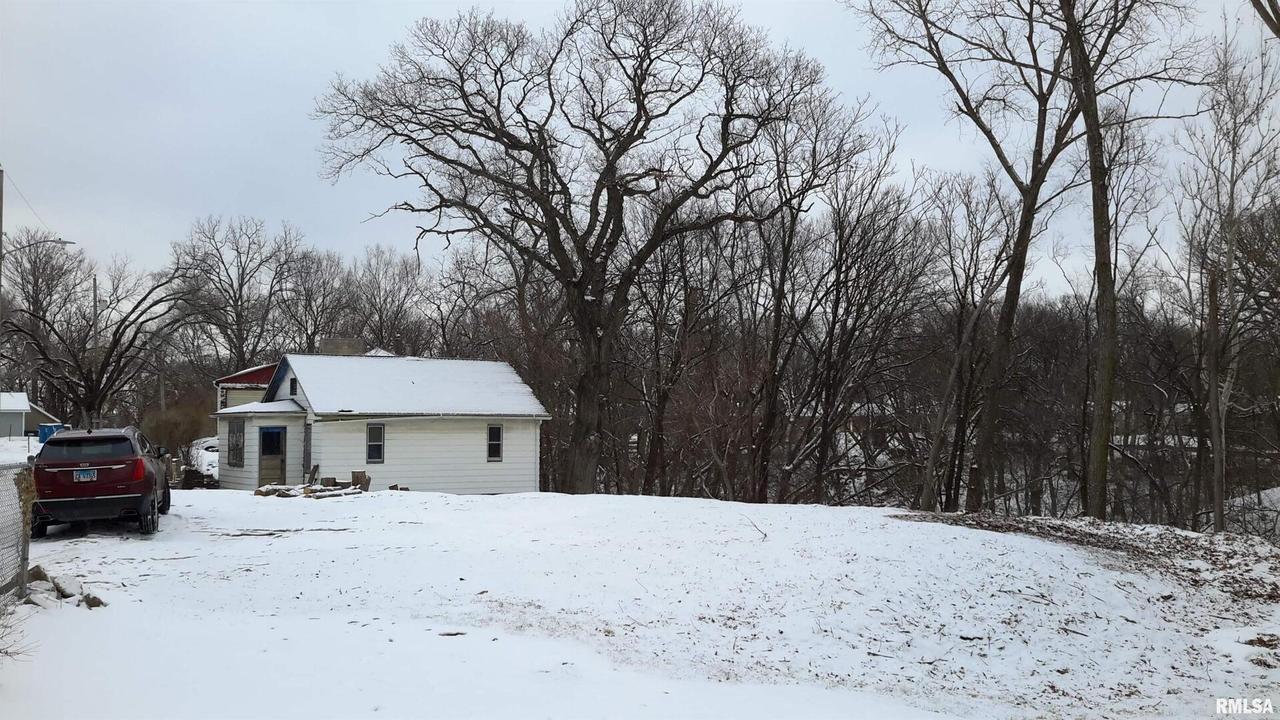 1942 3rd St., East Moline, IL 61244