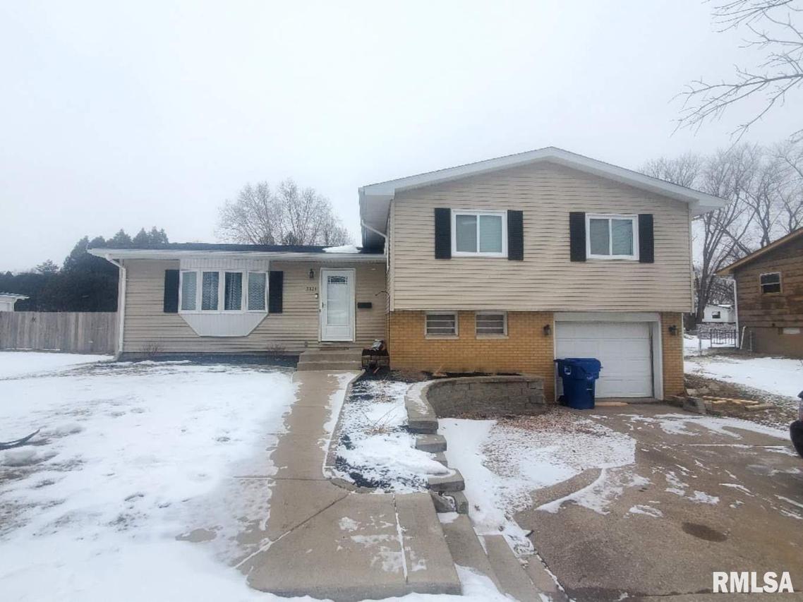 5321 31st Avenue Ct., Moline, IL 61265