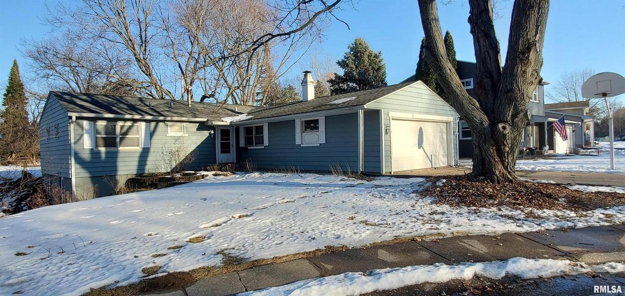 1806 47th Street Ct., Moline, IL 61265