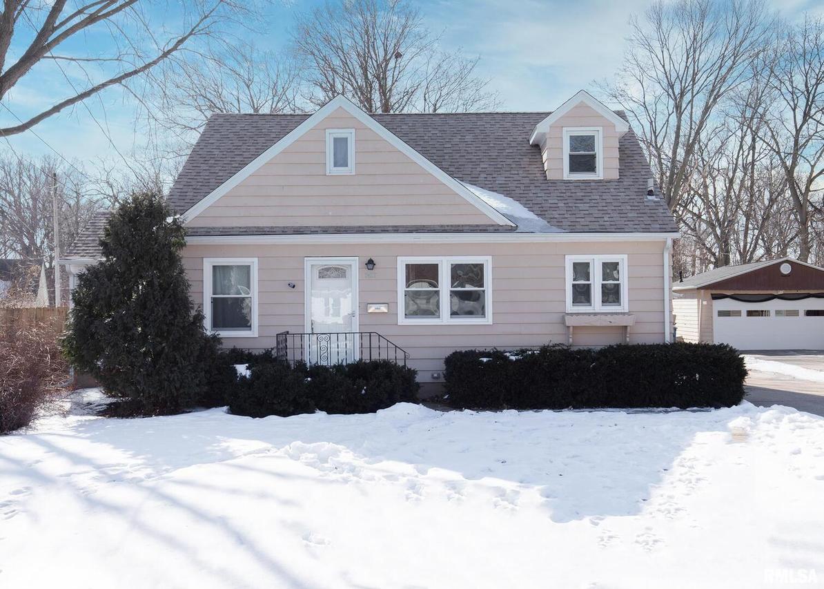 3433 2nd St., East Moline, IL 61244