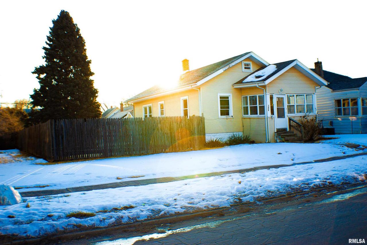 1409 8th St., Rock Island, IL 61201