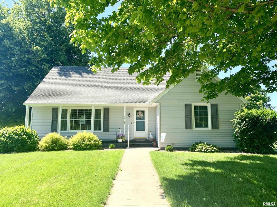1228 2nd Ave., Fulton, IL 61252