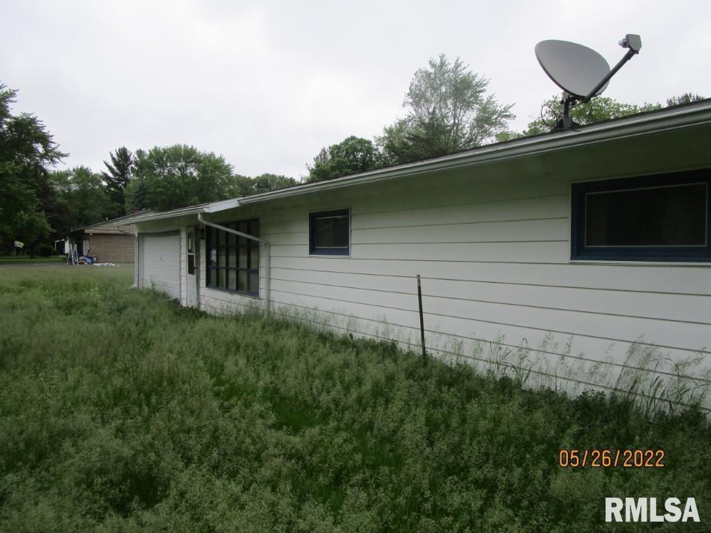 1109 Windcrest Acres, Galesburg, IL 61401