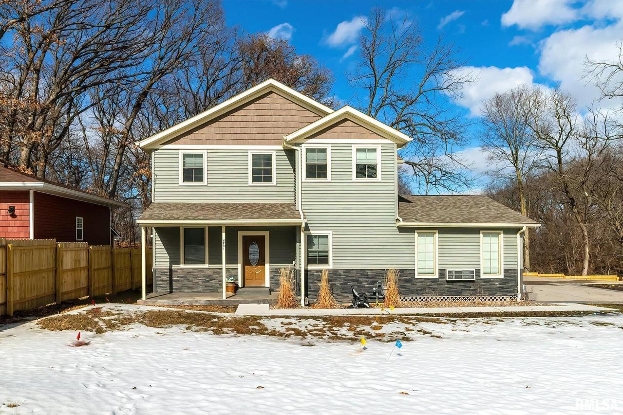 4231 7th Ave., Moline, IL 61265