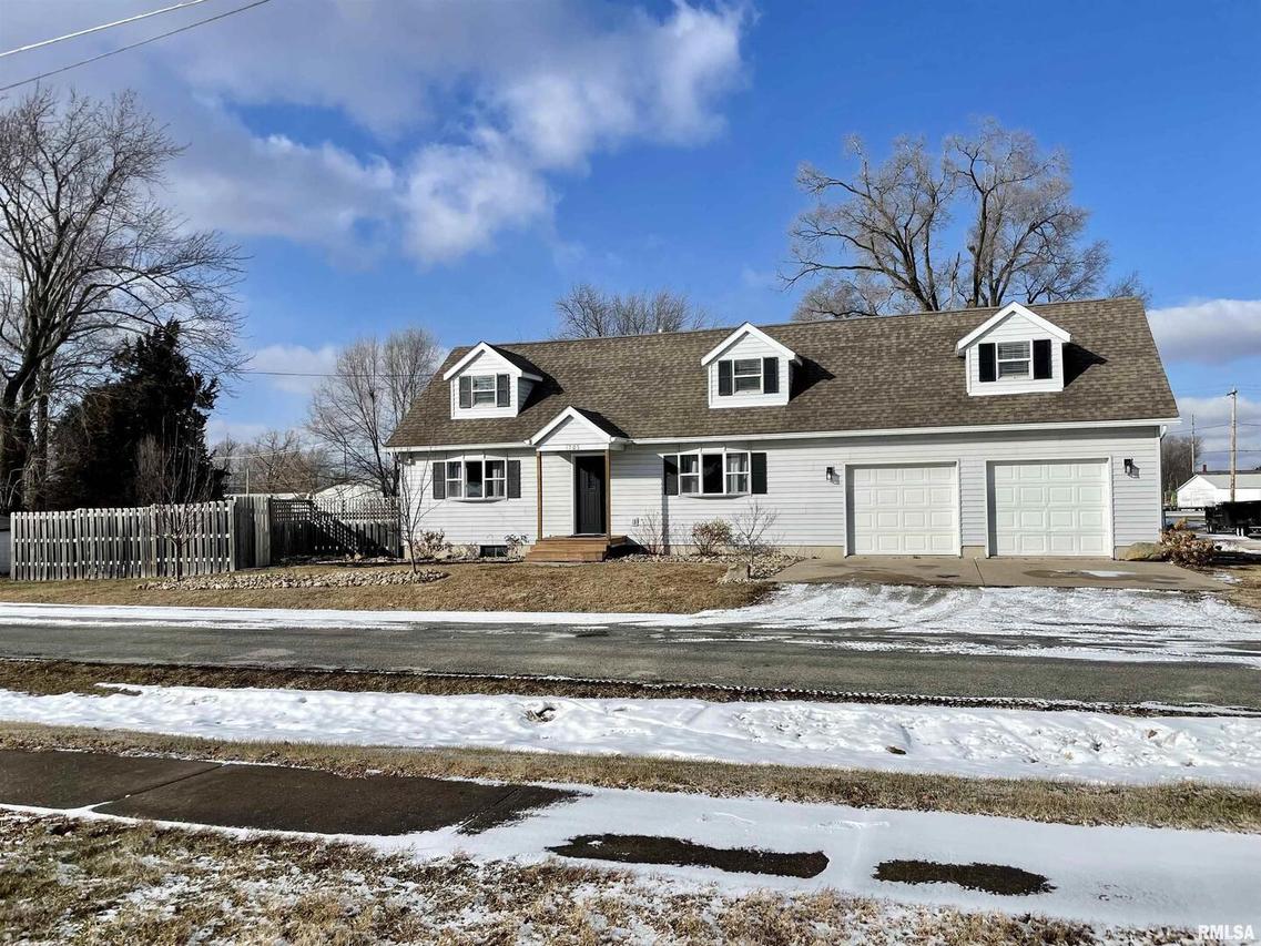 1705 19th Ave., Viola, IL 61486