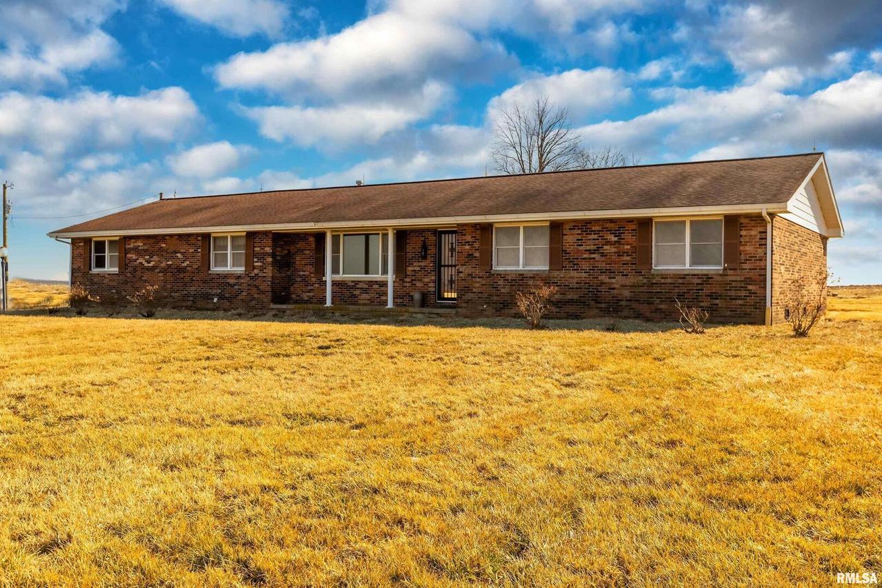 19295 Cottonwood Cemetery Ln., Omaha, IL 62871