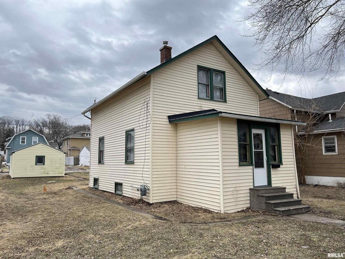 324 15th Ave., East Moline, IL 61244