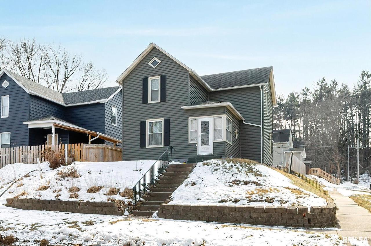 2702 8 1/2 Ave., Rock Island, IL 61201