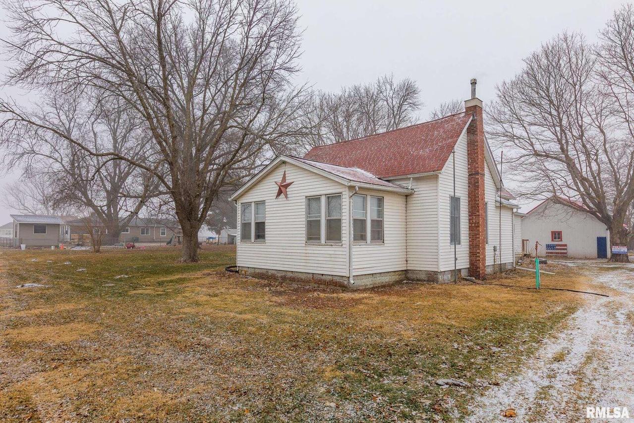 102 Oak St., Seaton, IL 61476