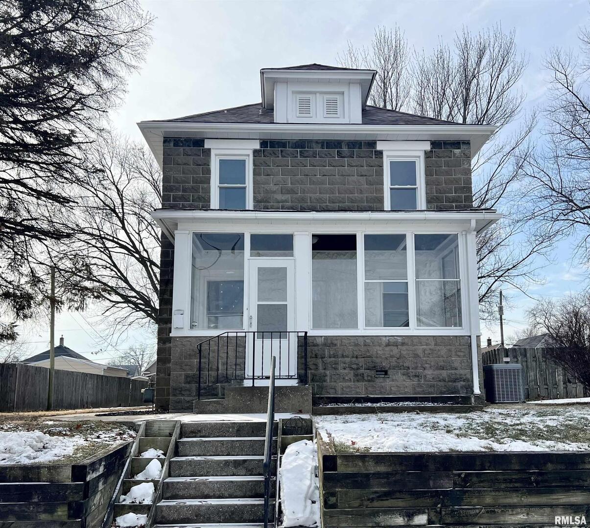 522 24th Ave., Moline, IL 61265
