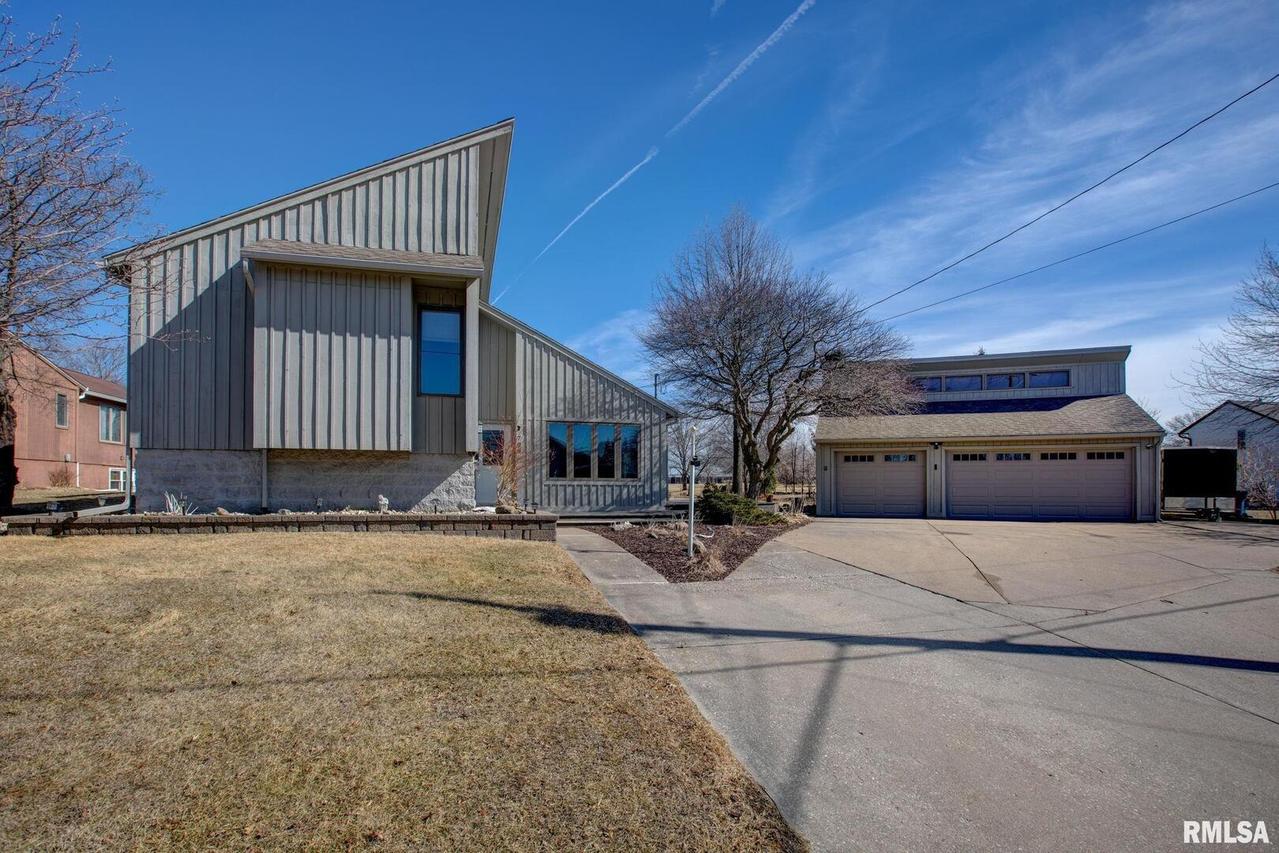 709 14th St., Silvis, IL 61282