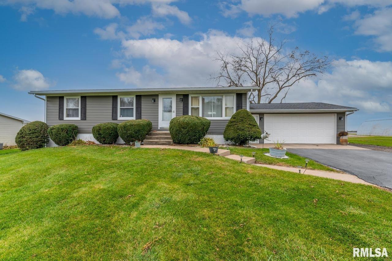 105 S 11th Ave., New Windsor, IL 61465