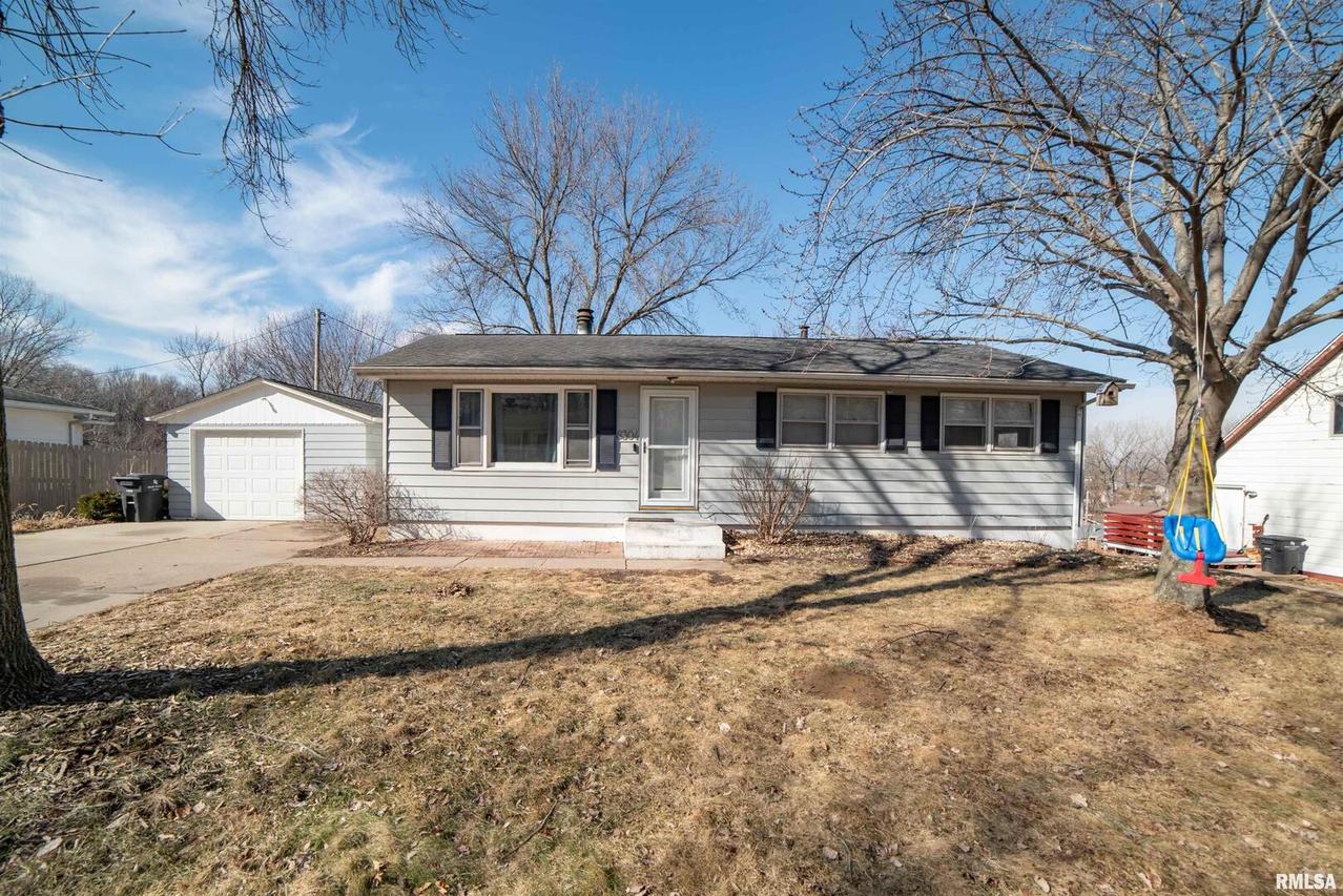 8304 W 7th St., Rock Island, IL 61201