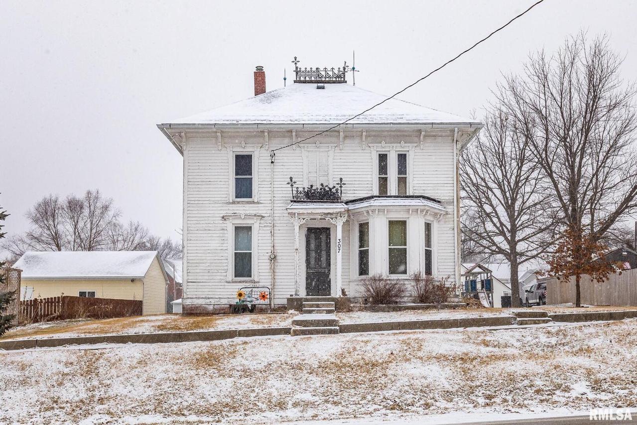 307 W Main St., Reynolds, IL 61279