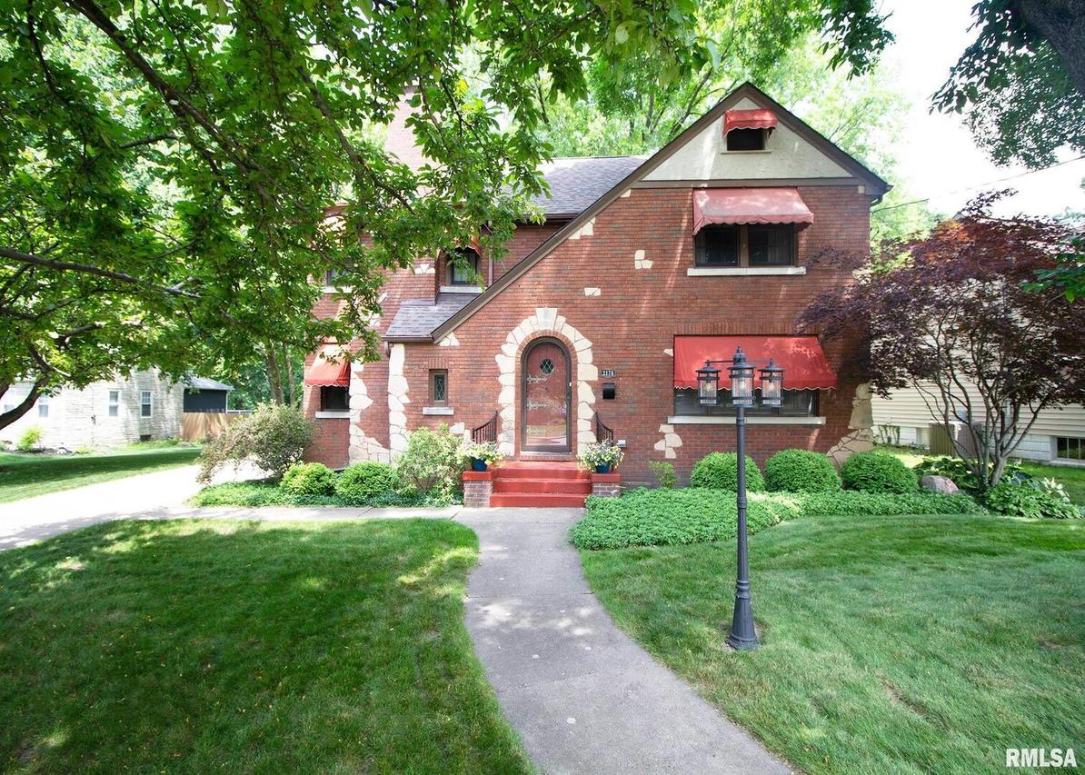 2176 10th Street Pl., East Moline, IL 61244