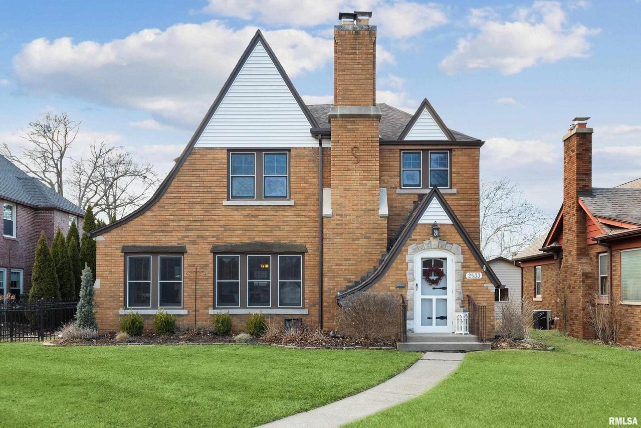 2533 28th St., Moline, IL 61265