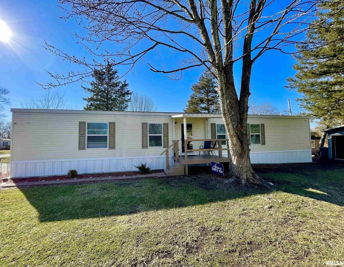 300 4th St., Carterville, IL 62918