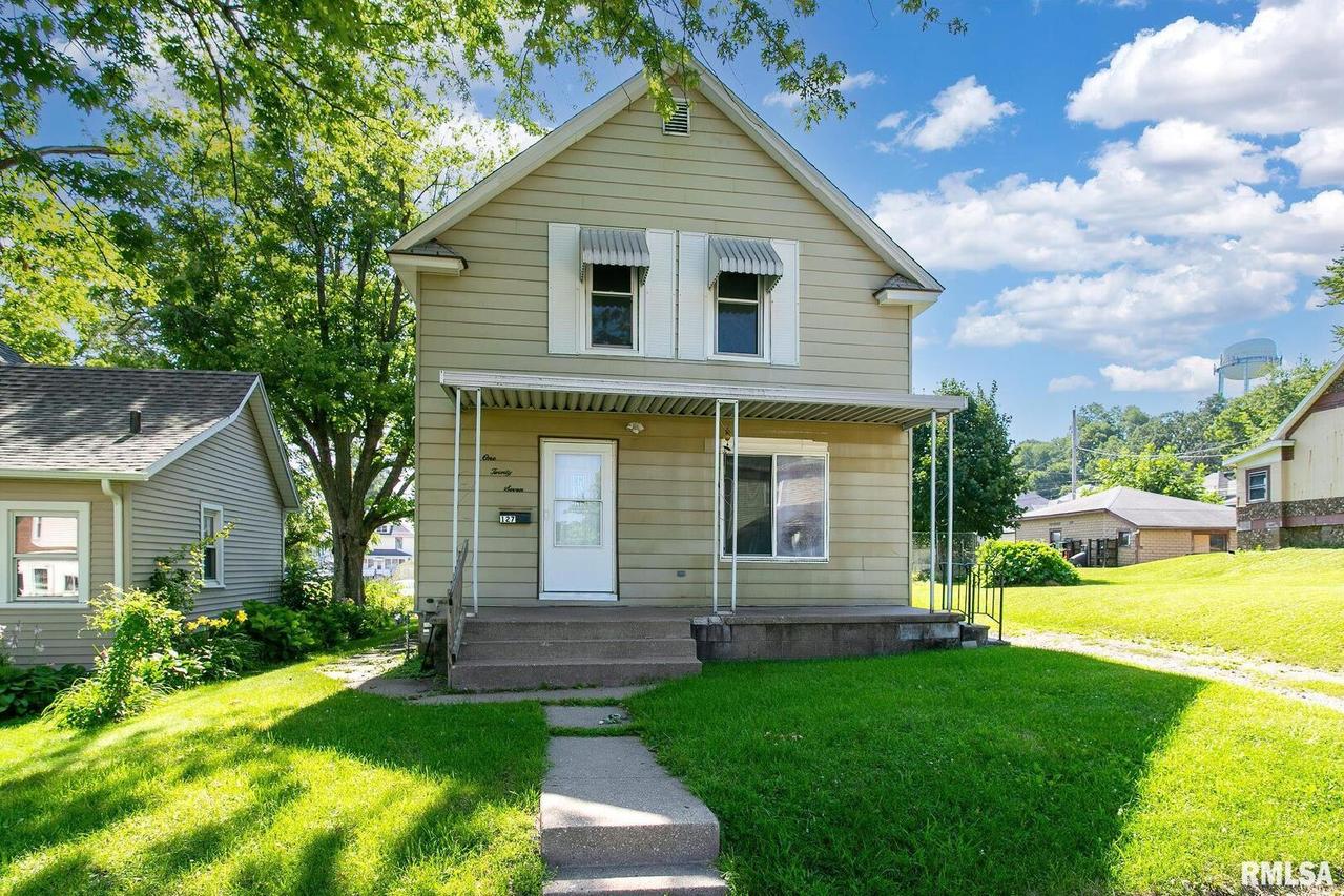 127 8th St., Silvis, IL 61282