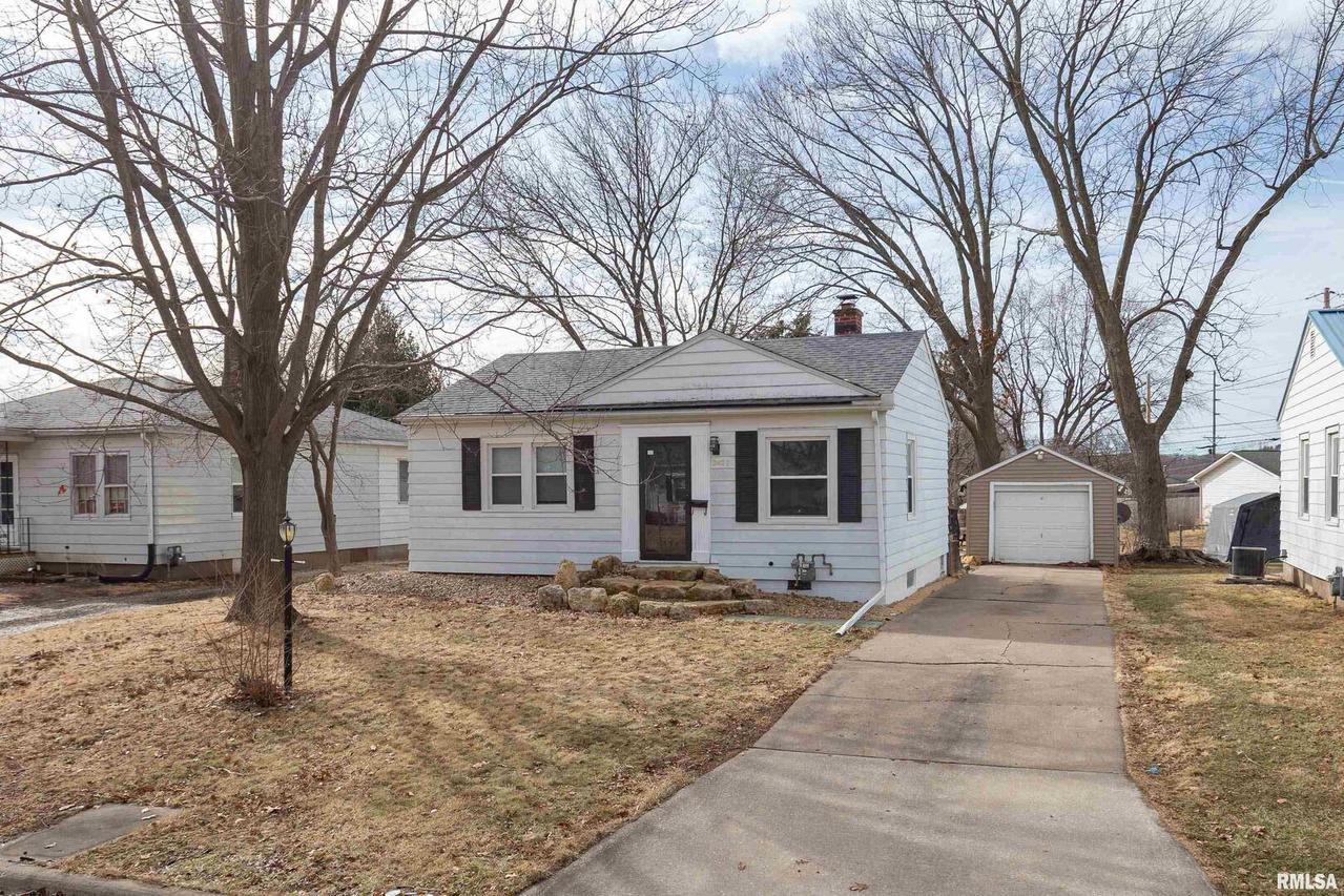 2420 33rd Ave., Rock Island, IL 61201