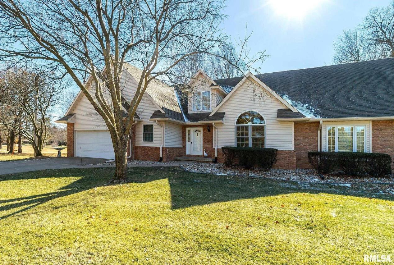 3579 8th St., Moline, IL 61265