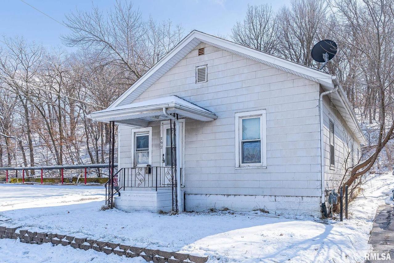 192 17th Ave., East Moline, IL 61244