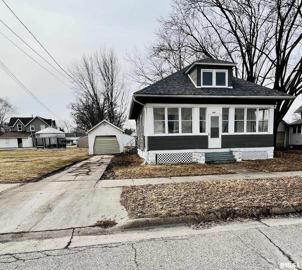 406 SW 3rd St., Aledo, IL 61231