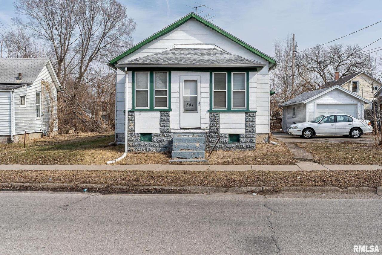 541 24th St., Rock Island, IL 61201