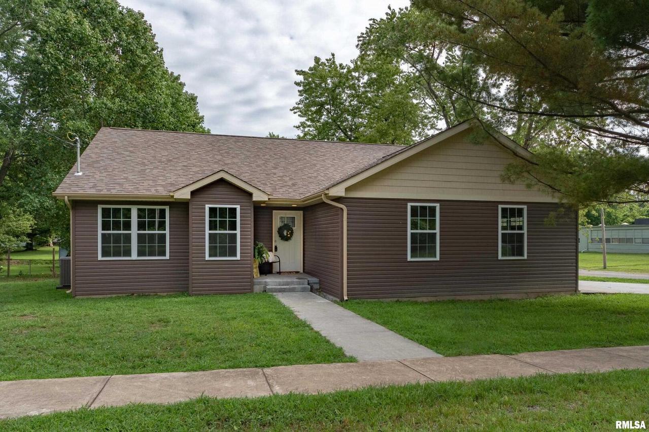 305 W Lincoln St., Cambria, IL 62915