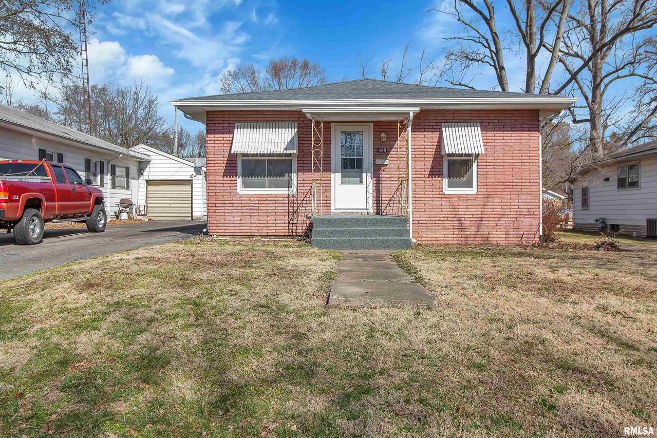 444 Cedar Ave., Duquoin, IL 62832